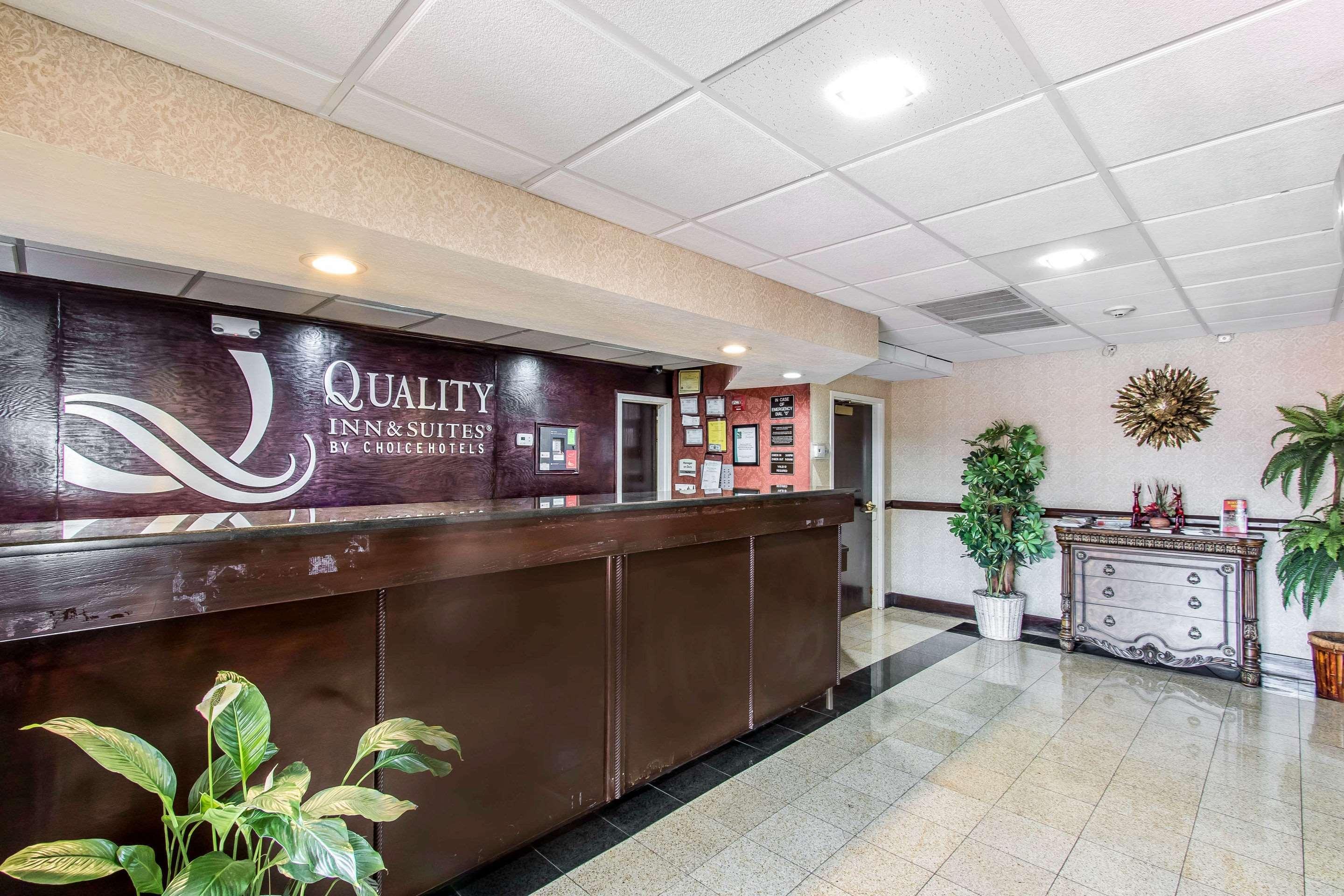 Quality Inn & Suites Memphis East Exterior photo